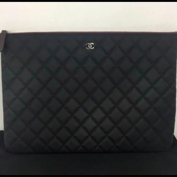 CHANEL Black Quilted Cosmetic Bag - Picture 4 of 16